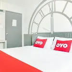 OYO 501 At Night Hostel