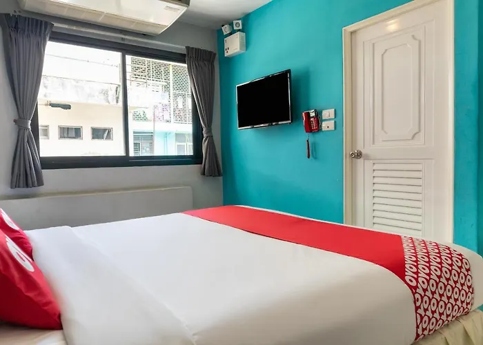 OYO 501 At Night Hostel